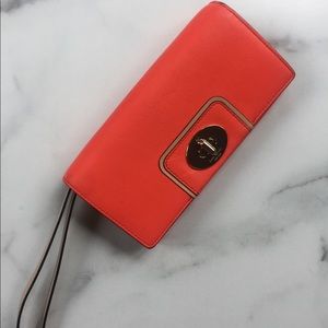 Kate Spade - Turnlock Hampton Road Wallet/Wristlet